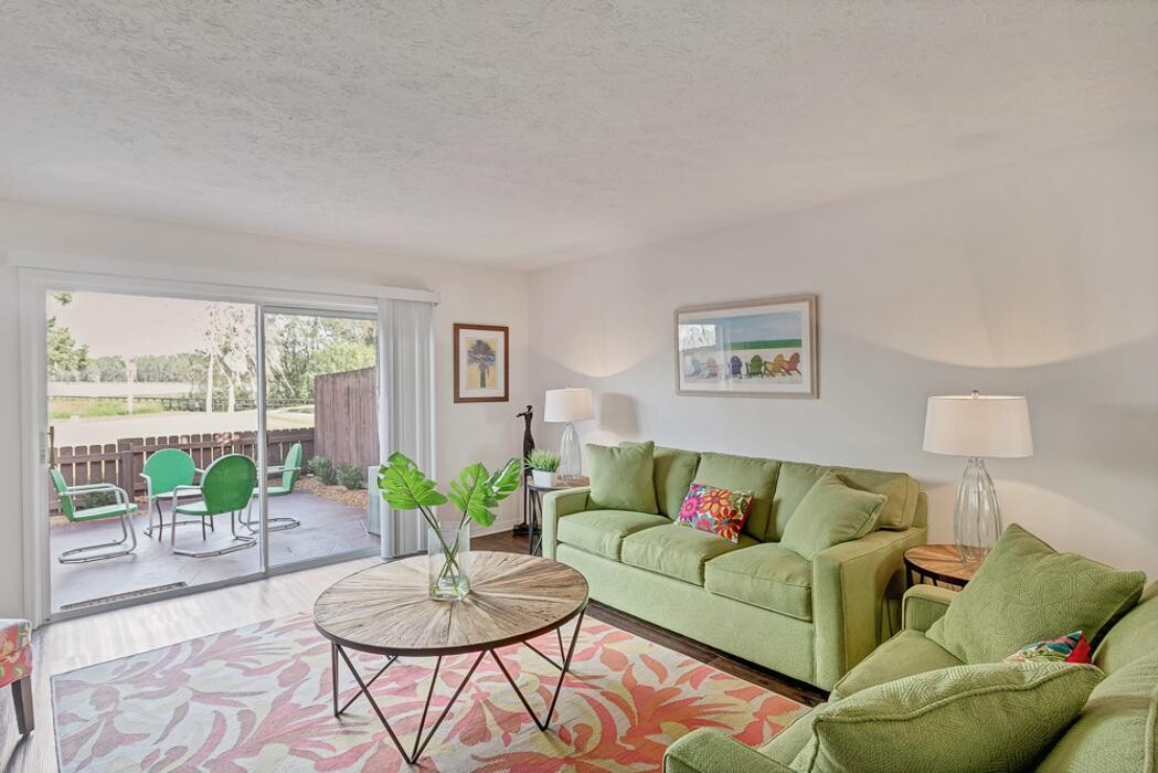 Images Lake Carlton Arms