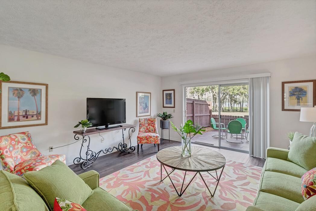 Images Lake Carlton Arms