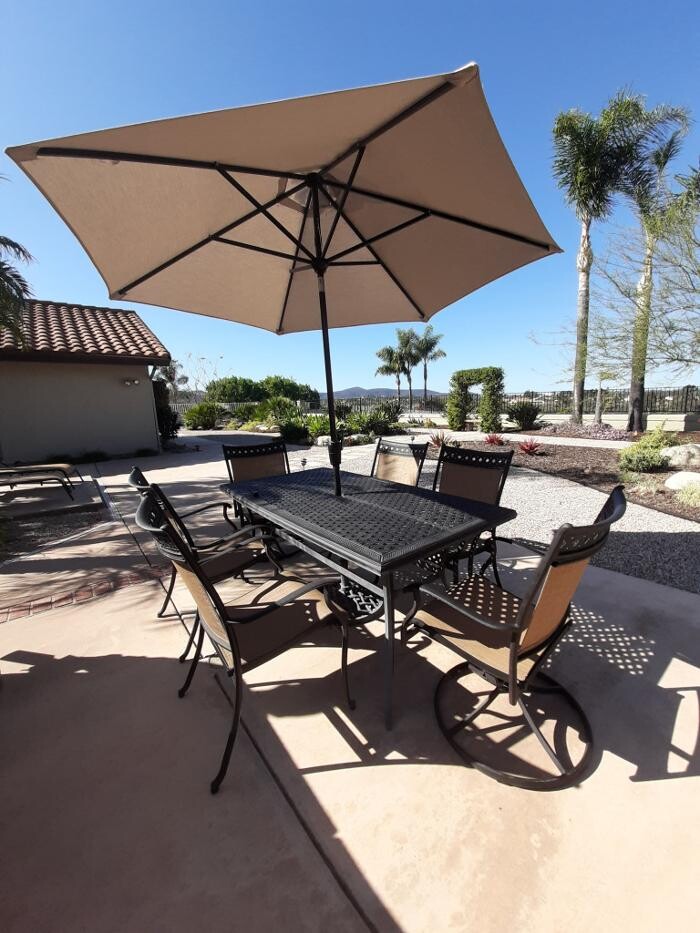 Images Hauser's Patio