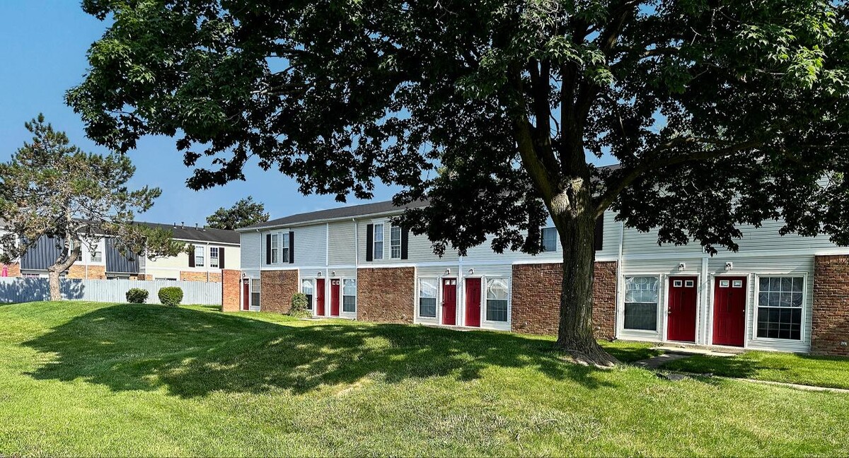 Images Ashton Pines Apartments and Townhomes