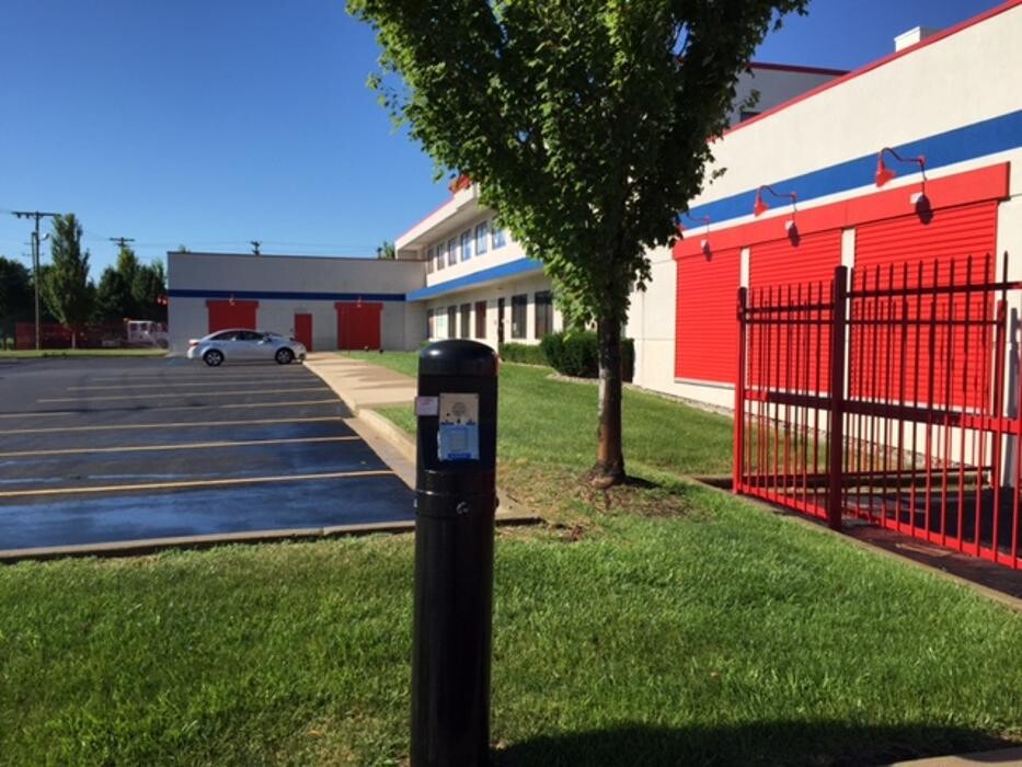 Images National Storage Centers - Redford
