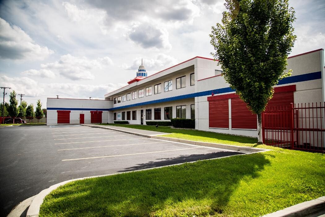 Images National Storage Centers - Redford