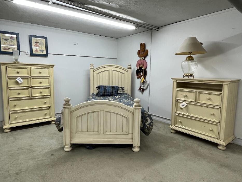 Images Sterling Furniture Co