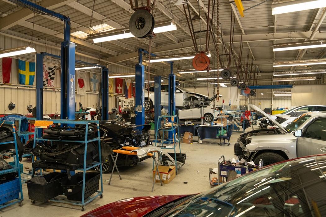 Images Crash Champions LUXE | EV Certified Repair Santa Clara Aldo