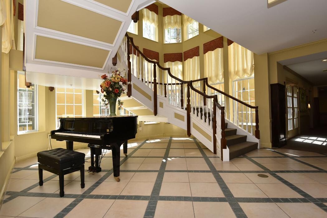 Images Victoria Mews Assisted Living