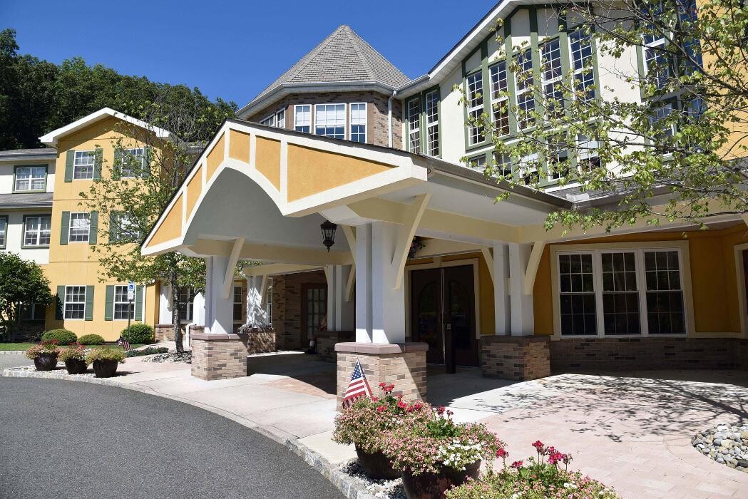 Images Victoria Mews Assisted Living
