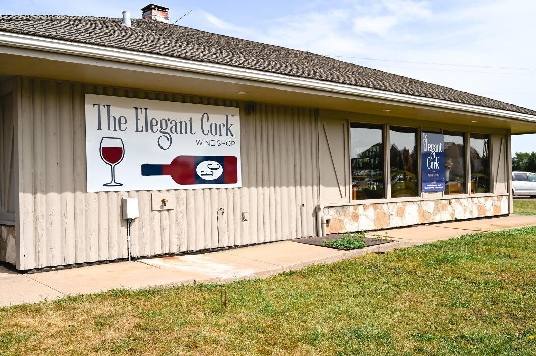 The Elegant Cork Logo