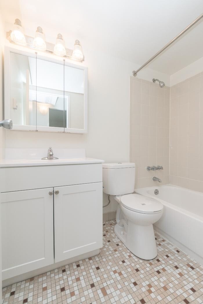 Images Norwood House Apartments