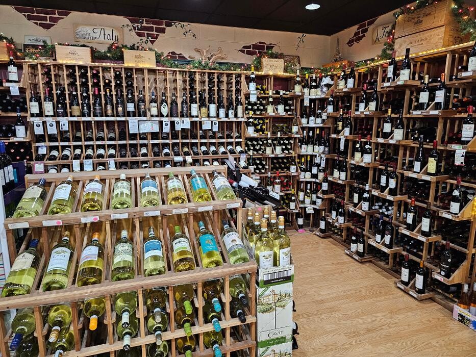 Images T & R Wines & Liquors