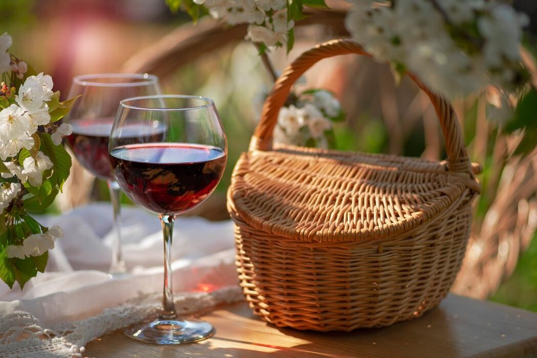 Images T & R Wines & Liquors