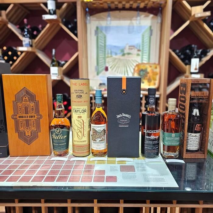 Images T & R Wines & Liquors