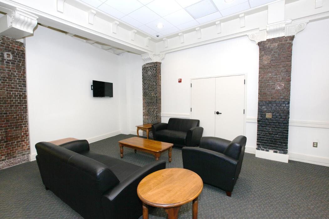 Images Monument Square Apartments