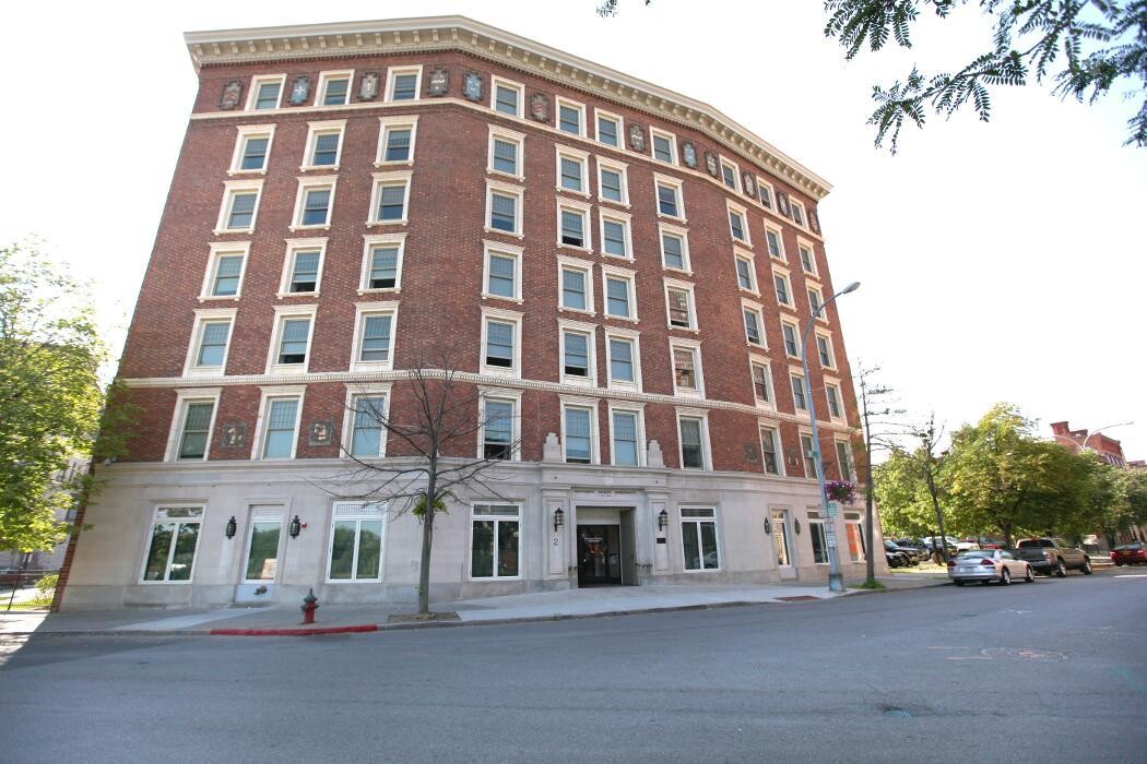 Images Monument Square Apartments