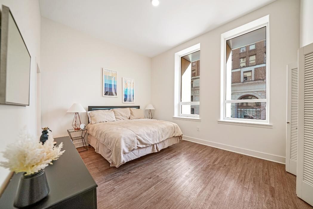 Images 901 Market Tower