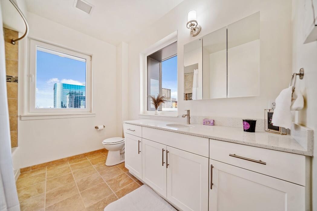 Images 901 Market Tower