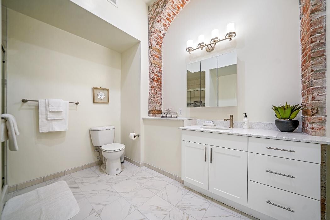 Images 901 Market Tower