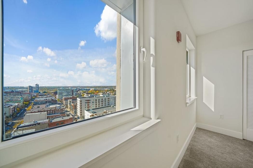 Images 901 Market Tower