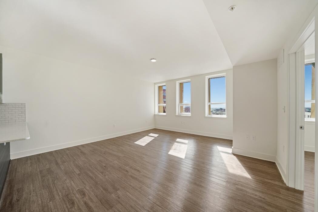 Images 901 Market Tower