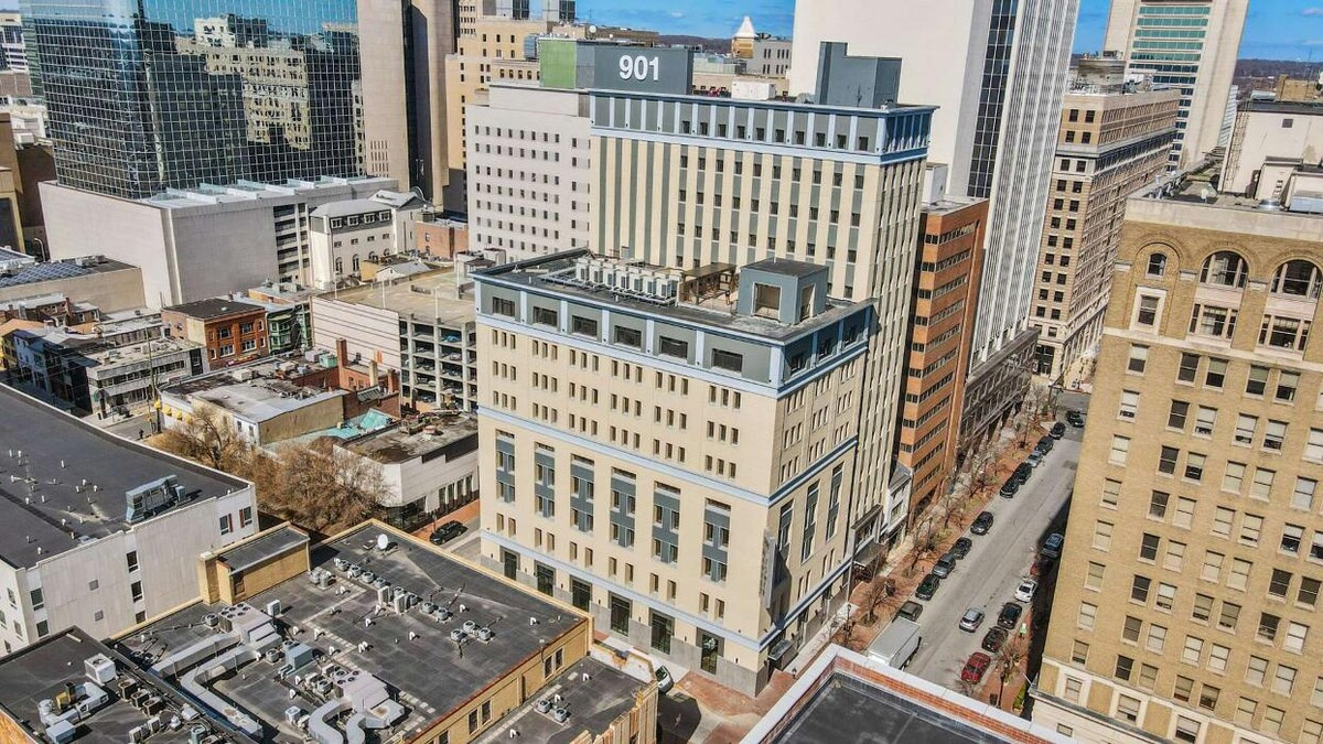 Images 901 Market Tower