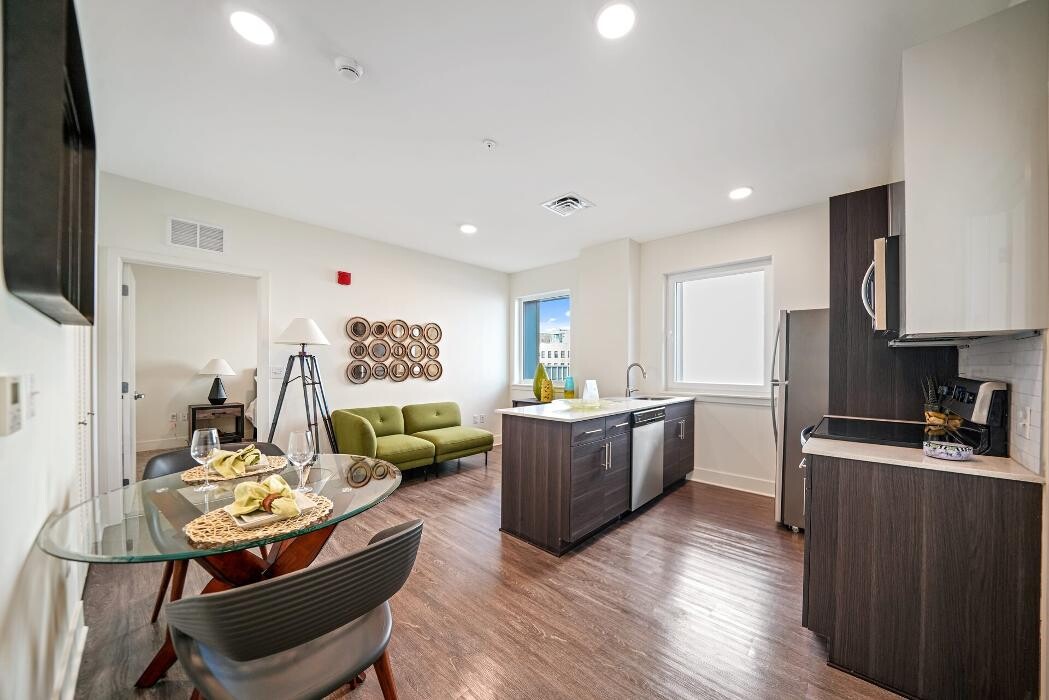 Images 901 Market Tower