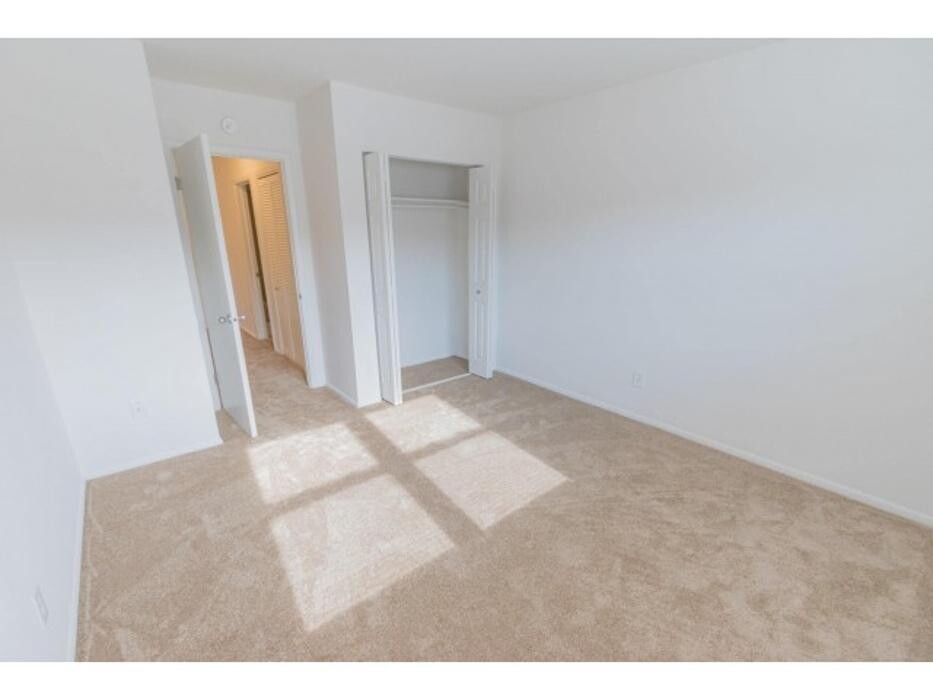 Images Mayflower Crossing Apartments