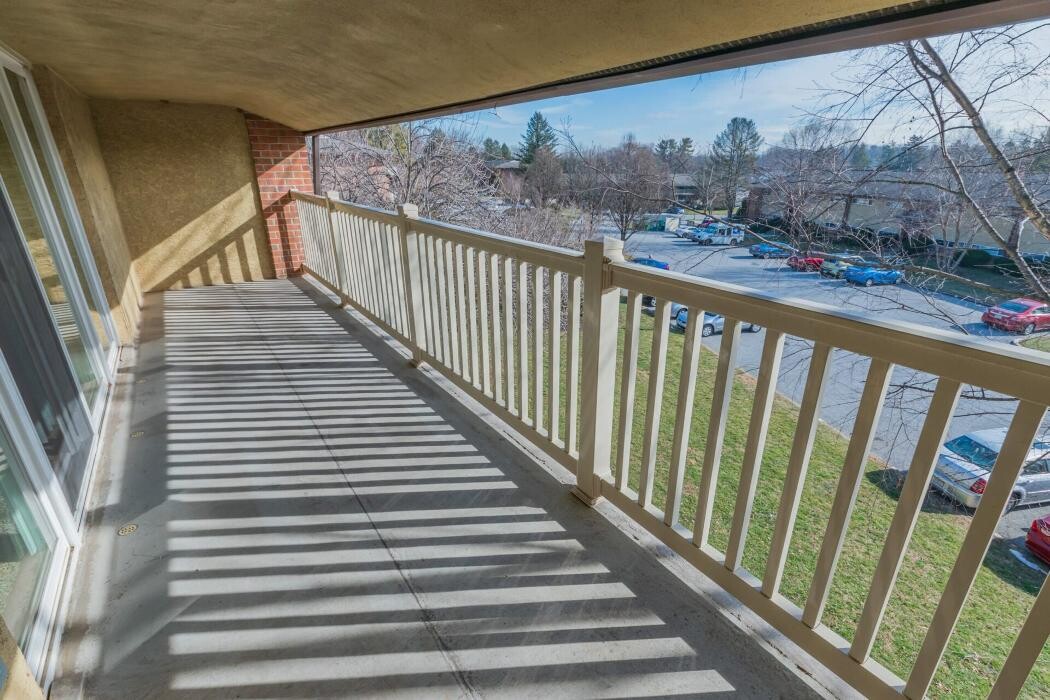 Images Black Hawk Apartments