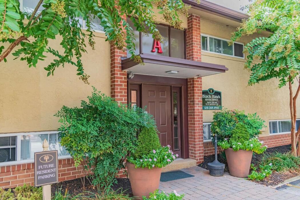 Images Black Hawk Apartments