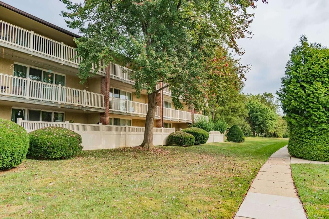 Images Black Hawk Apartments