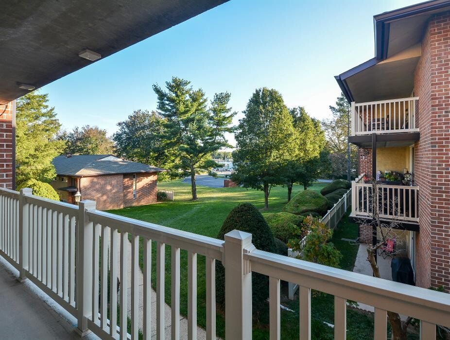 Images Black Hawk Apartments