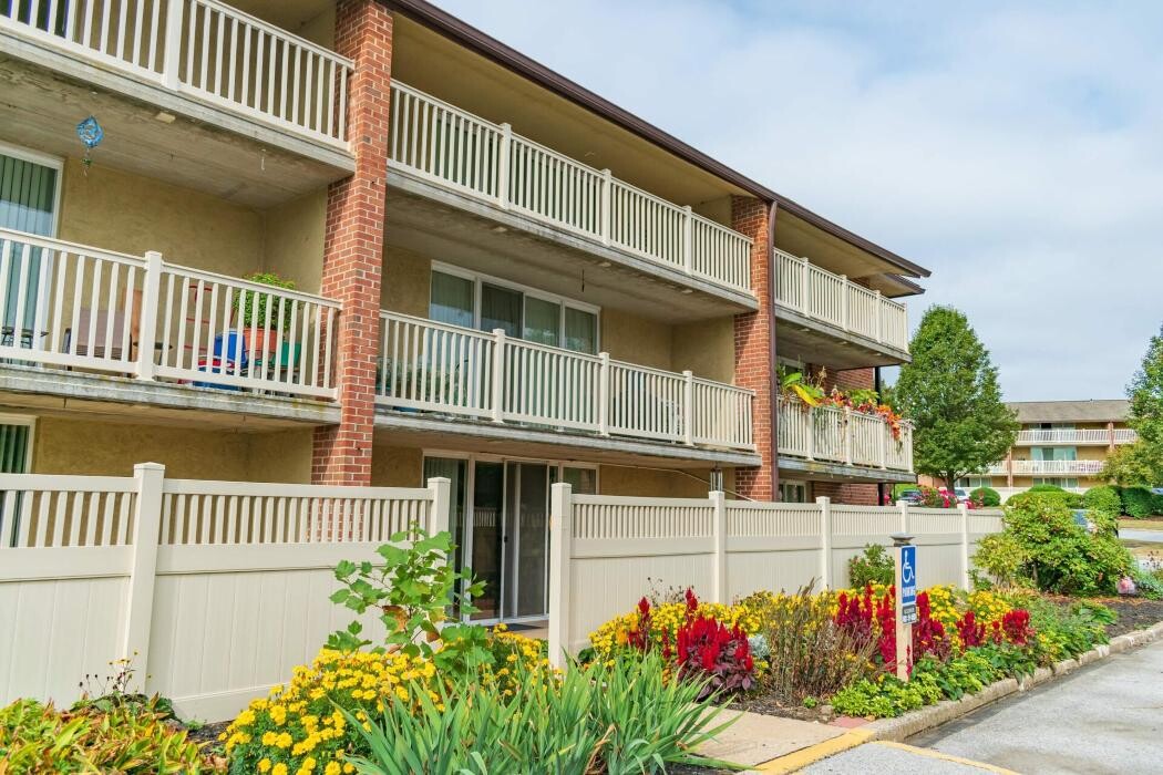 Images Black Hawk Apartments