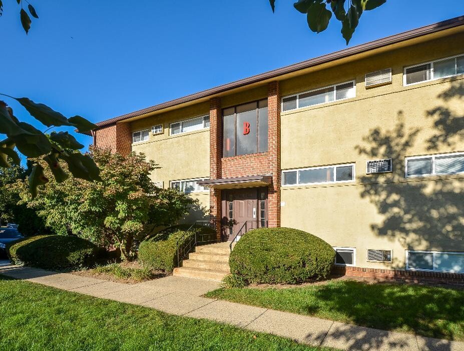 Images Black Hawk Apartments