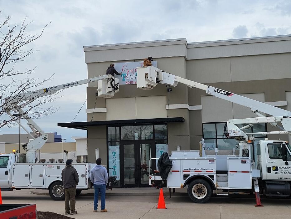 Images Blackhawk Electric & Generators Inc.