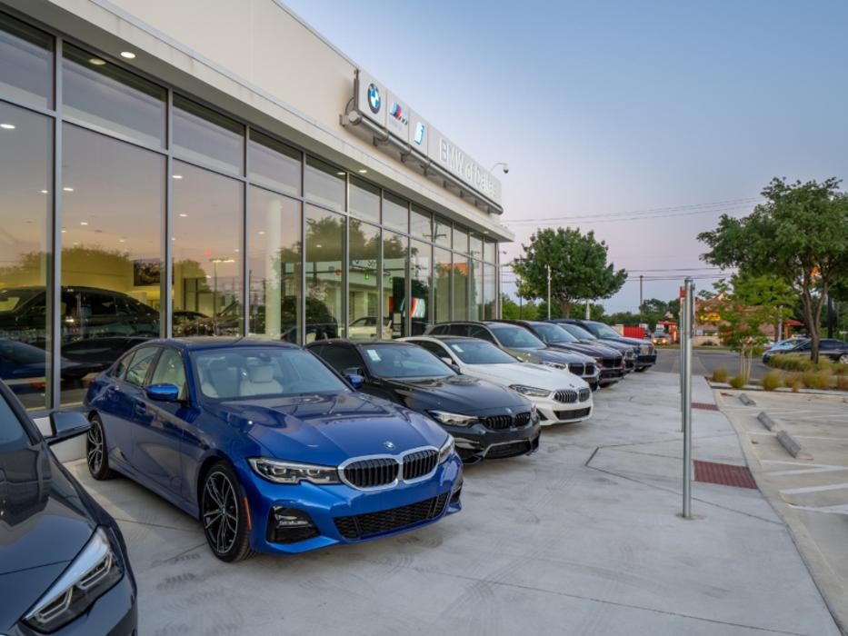 Images BMW of Dallas