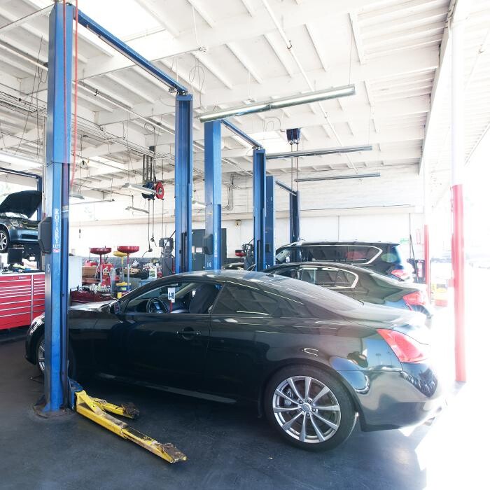 Images AutoNation INFINITI Tustin