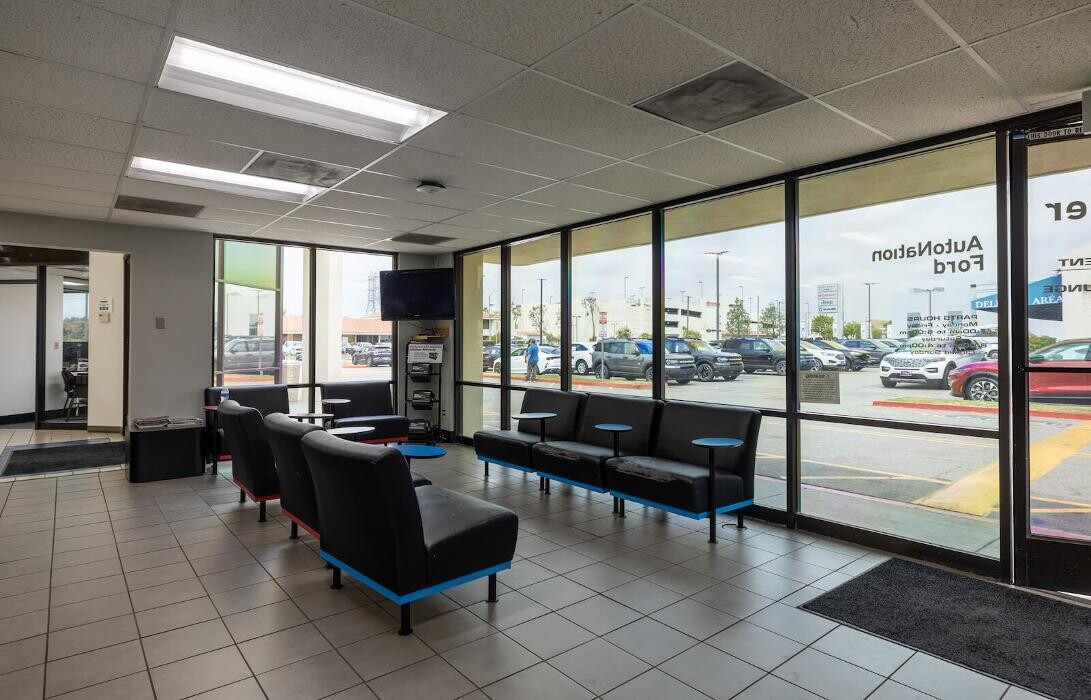 Images AutoNation Ford Valencia