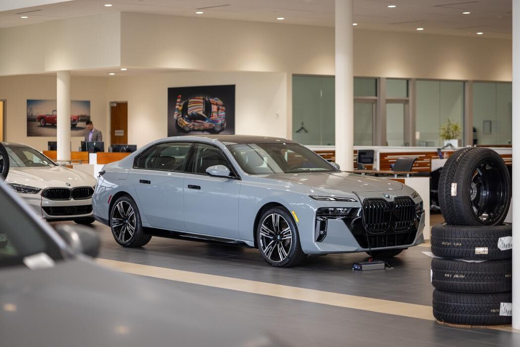 Images Laurel BMW of Westmont