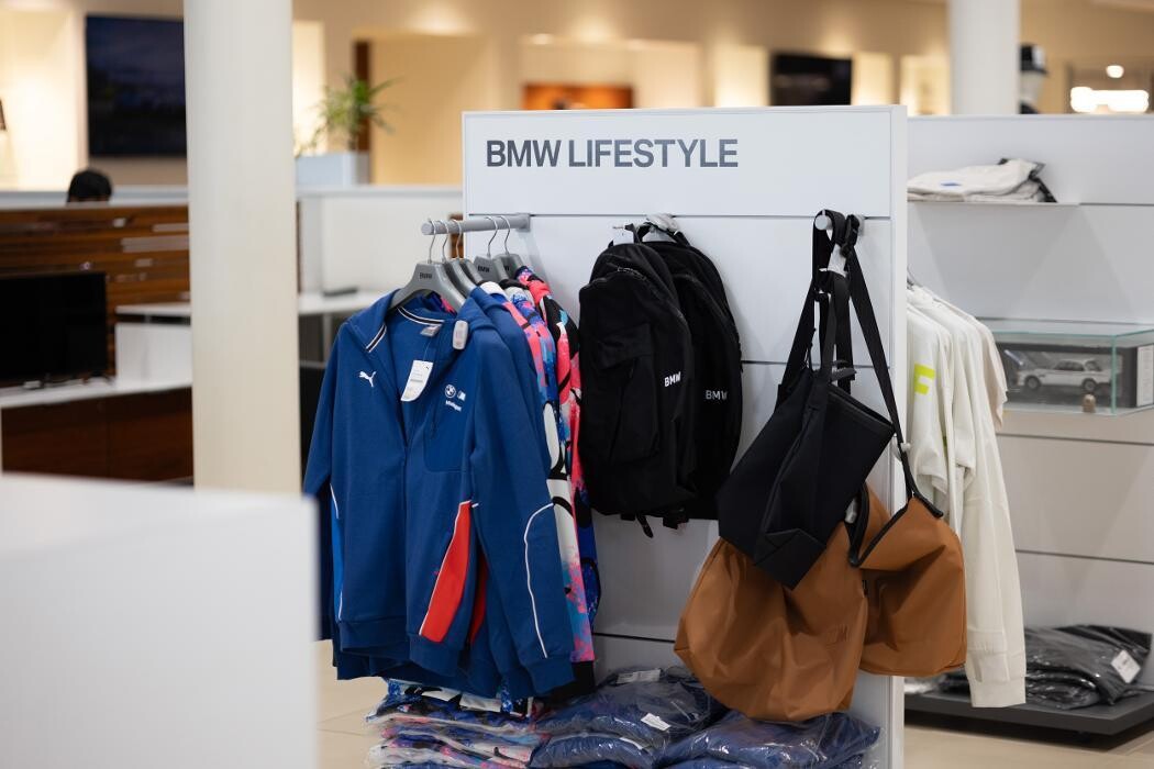 Images Laurel BMW of Westmont