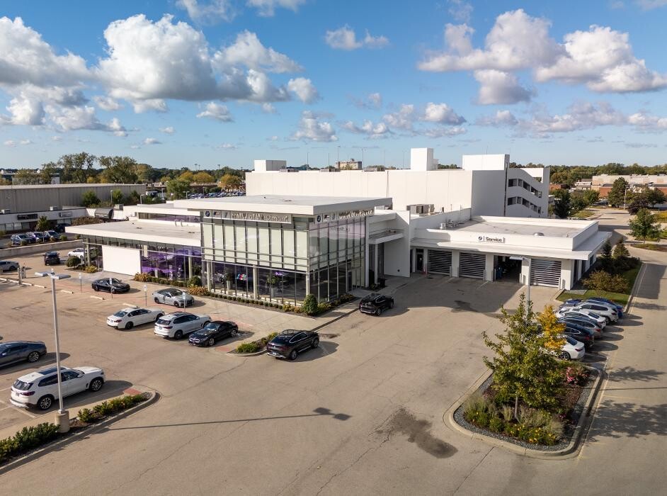 Images Laurel BMW of Westmont