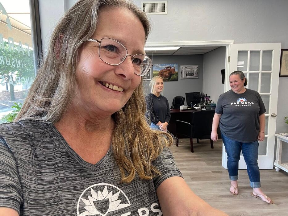 Images Farmers Insurance - Angela Schertle