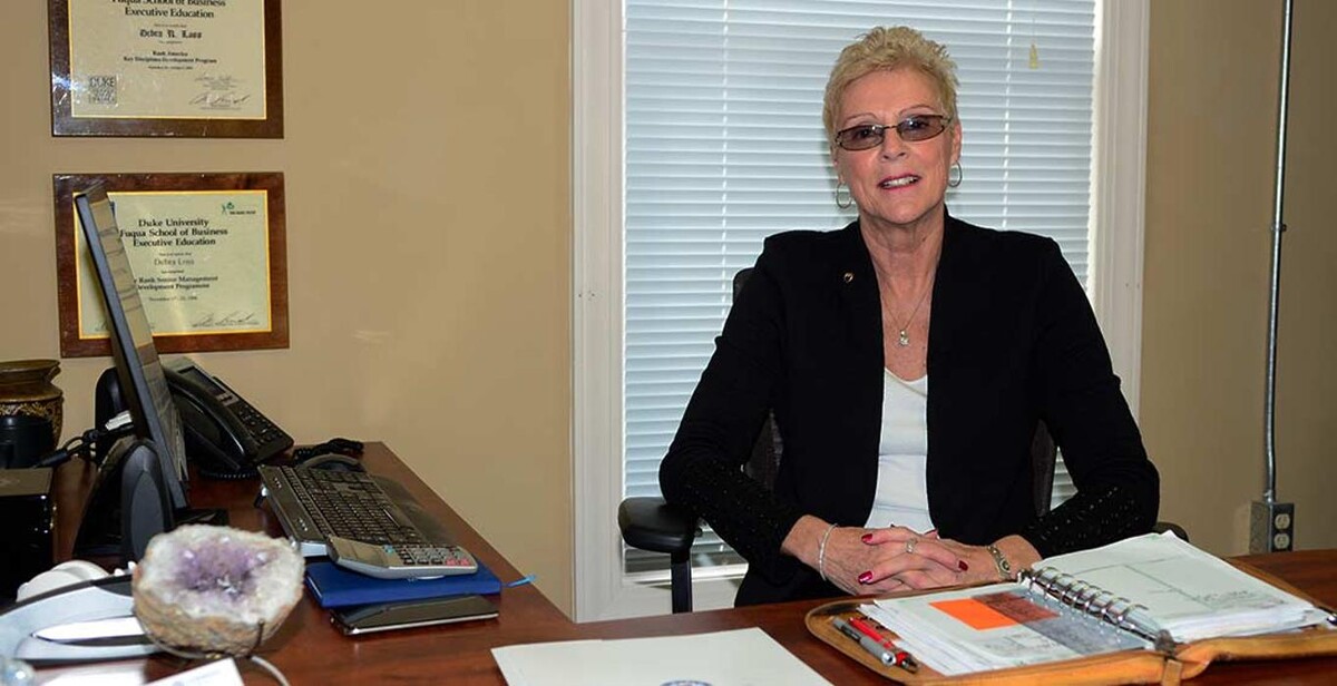 Images Farmers Insurance - Debra Loss
