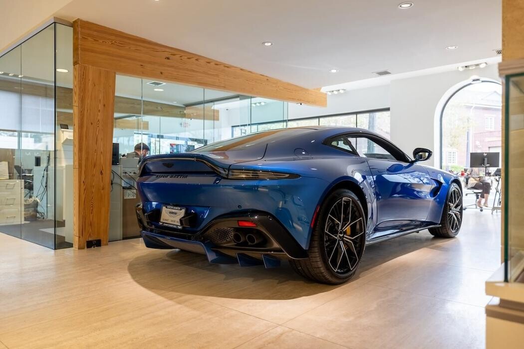 Images Aston Martin Summit