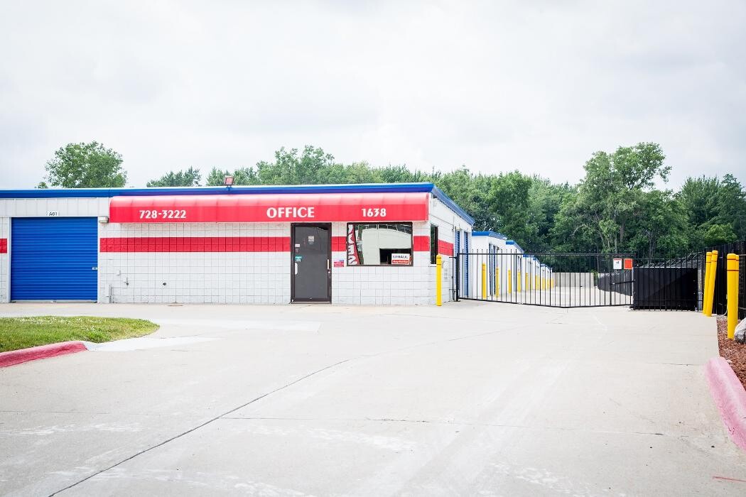 Images National Storage Centers - Newburgh Road