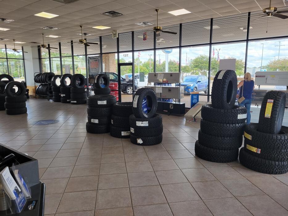 Images Sullivan Ford, Inc.