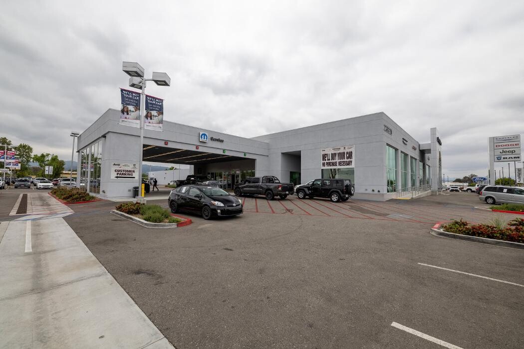 Images AutoNation Chrysler Dodge Jeep RAM Valencia
