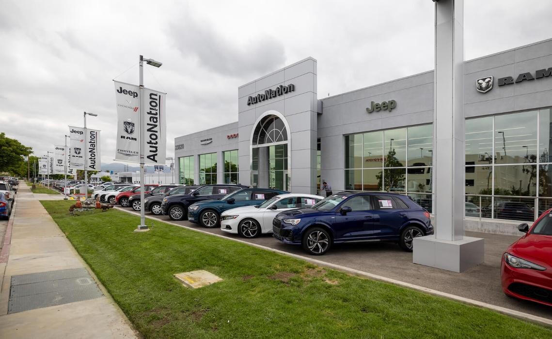 Images AutoNation Chrysler Dodge Jeep RAM Valencia