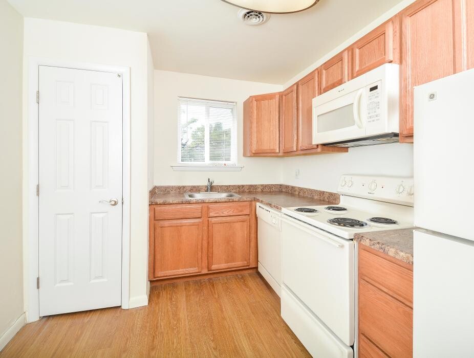 Images Glen Eagle Village Apartments