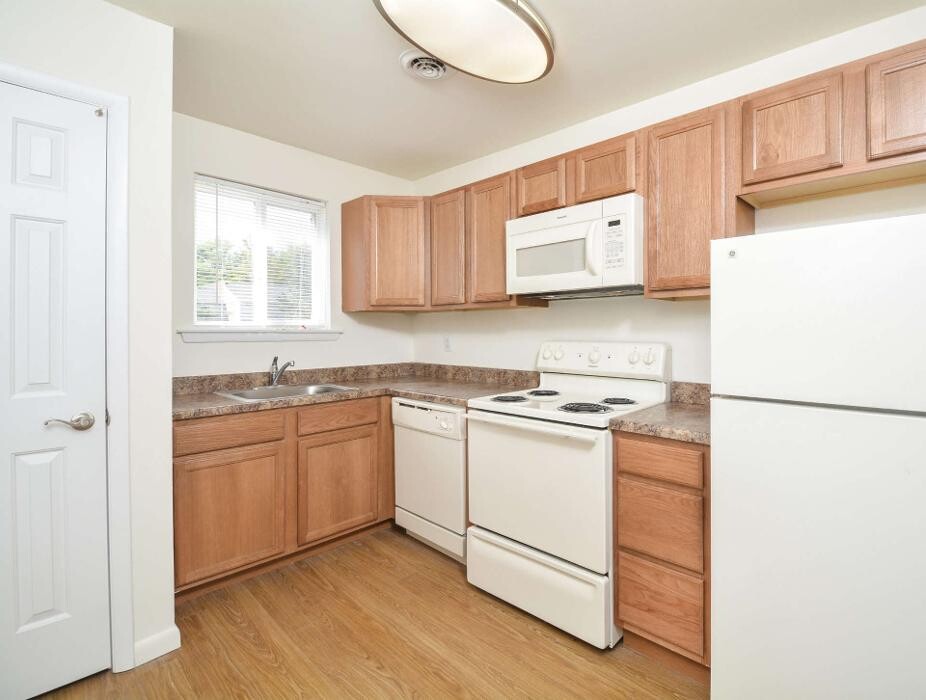 Images Glen Eagle Village Apartments