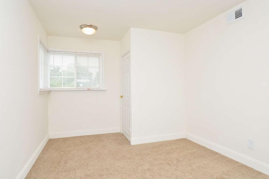 Images Greenville on 141 Apartments & Townhomes