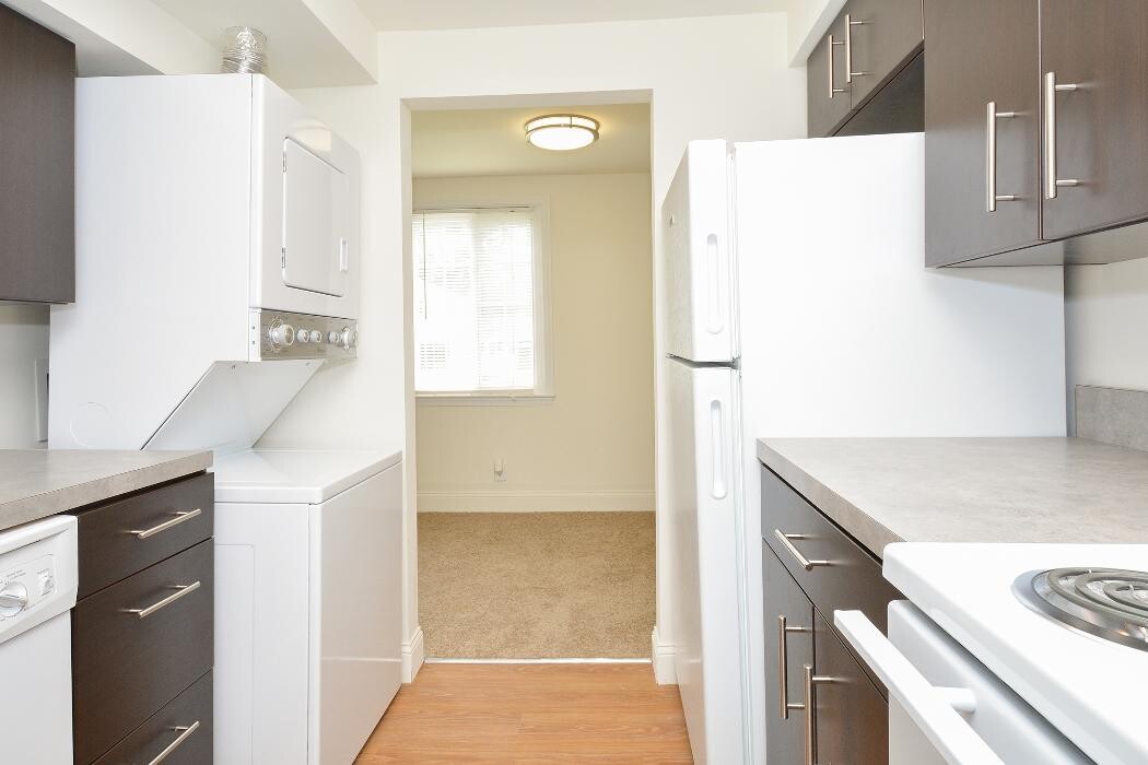 Images Greenville on 141 Apartments & Townhomes