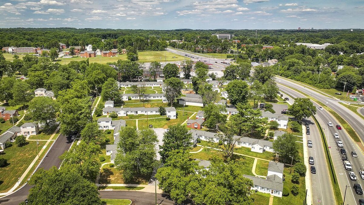 Images Greenville on 141 Apartments & Townhomes